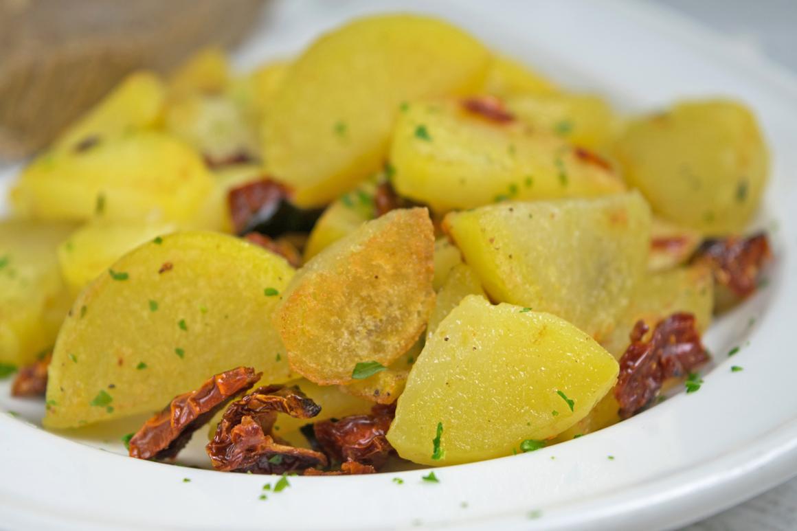 Bratkartoffeln mit getrockneten Tomaten