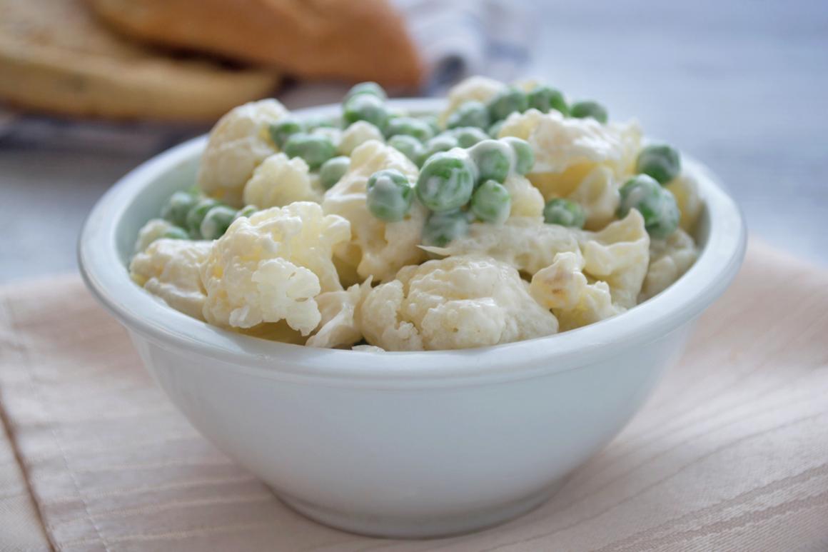 Frischer Erbsen-Blumenkohl-Salat