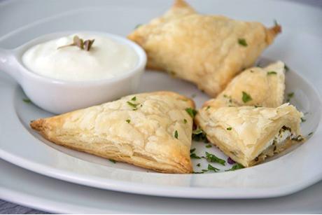 Griechische Blätterteigpiroggen