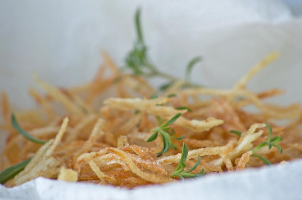 Pikante Strohkartoffeln