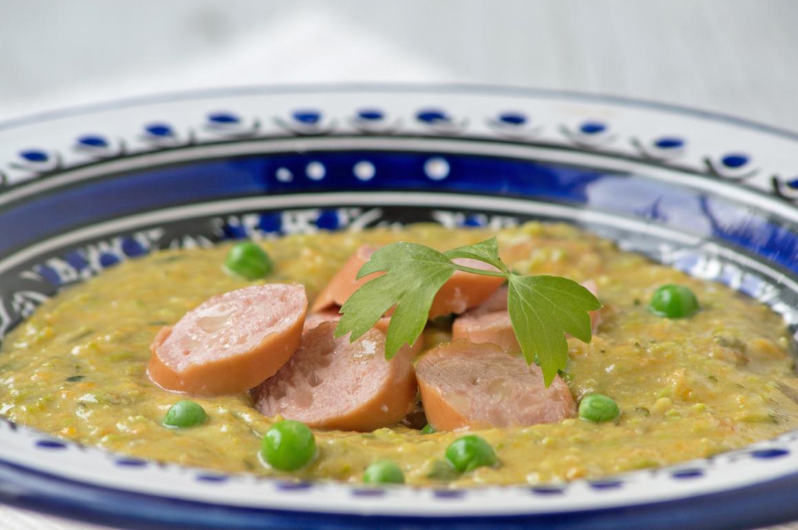 Erbsensuppe mit Wienerli
