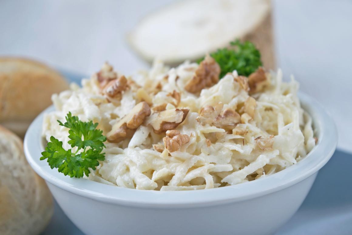 Selleriesalat mit Nüssen