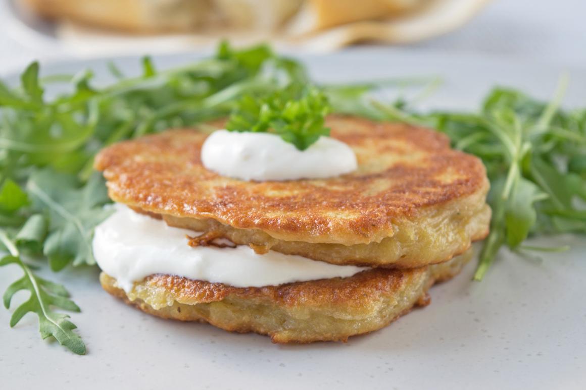 Kartoffel-Crêpes mit Schafskäse