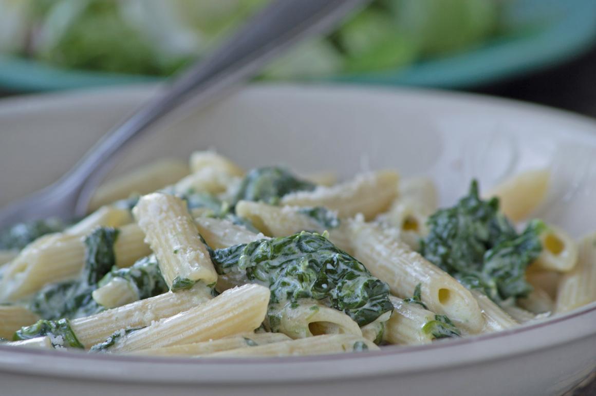 Penne an Spinat-Gorgonzola-Sauce