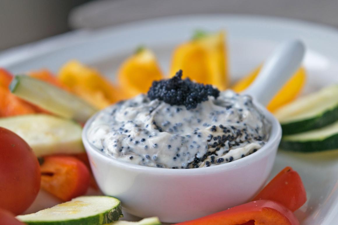 Gemüse mit Quarkcreme und Kaviar