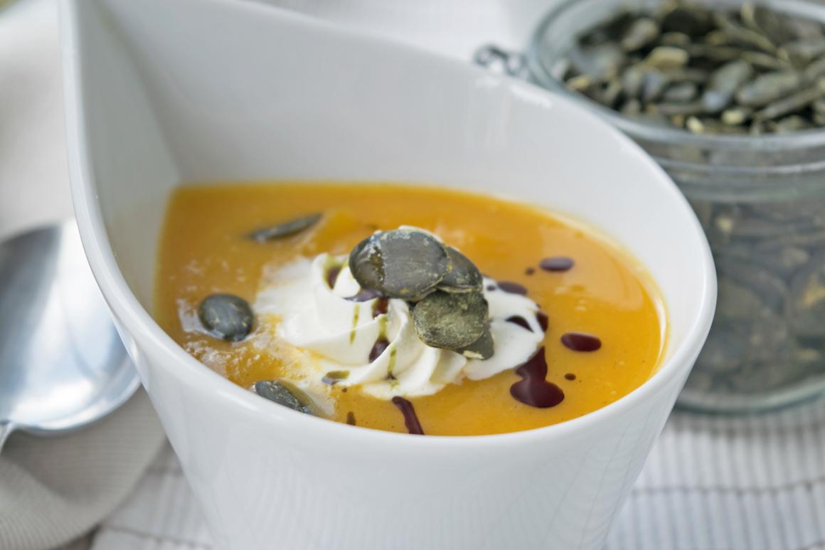 Indische Kürbissuppe mit Kokosnuss