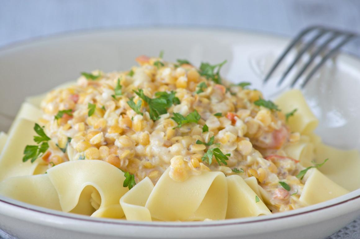 Bandnudeln an Linsensauce