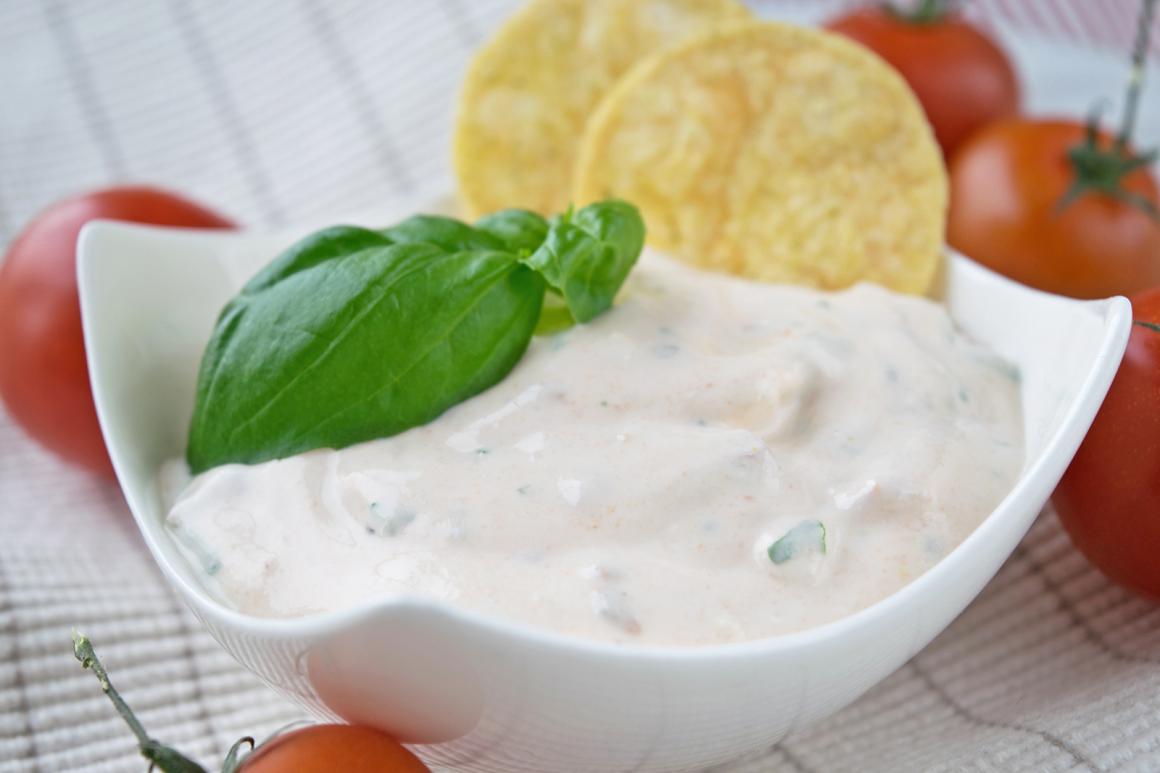 Frischkäse-Tomaten-Dip