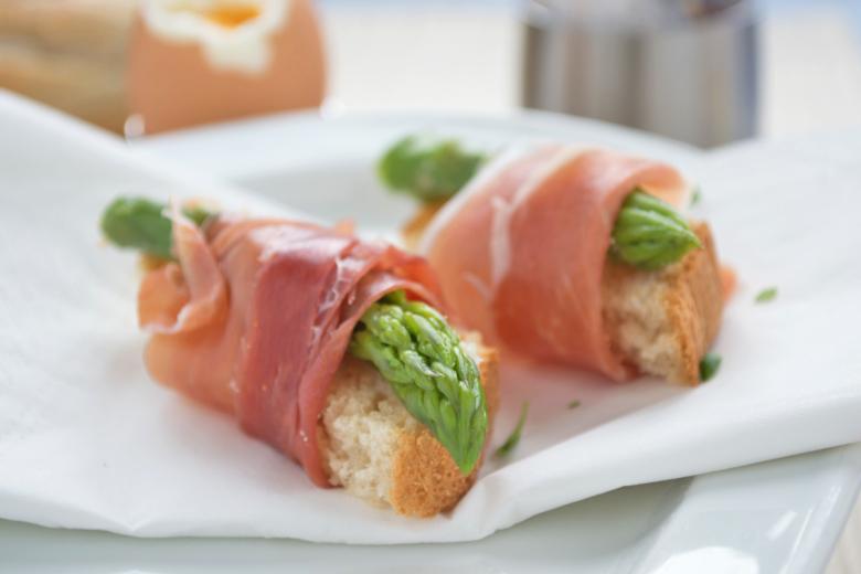 Spargel Brunch mit getoasteten Brot