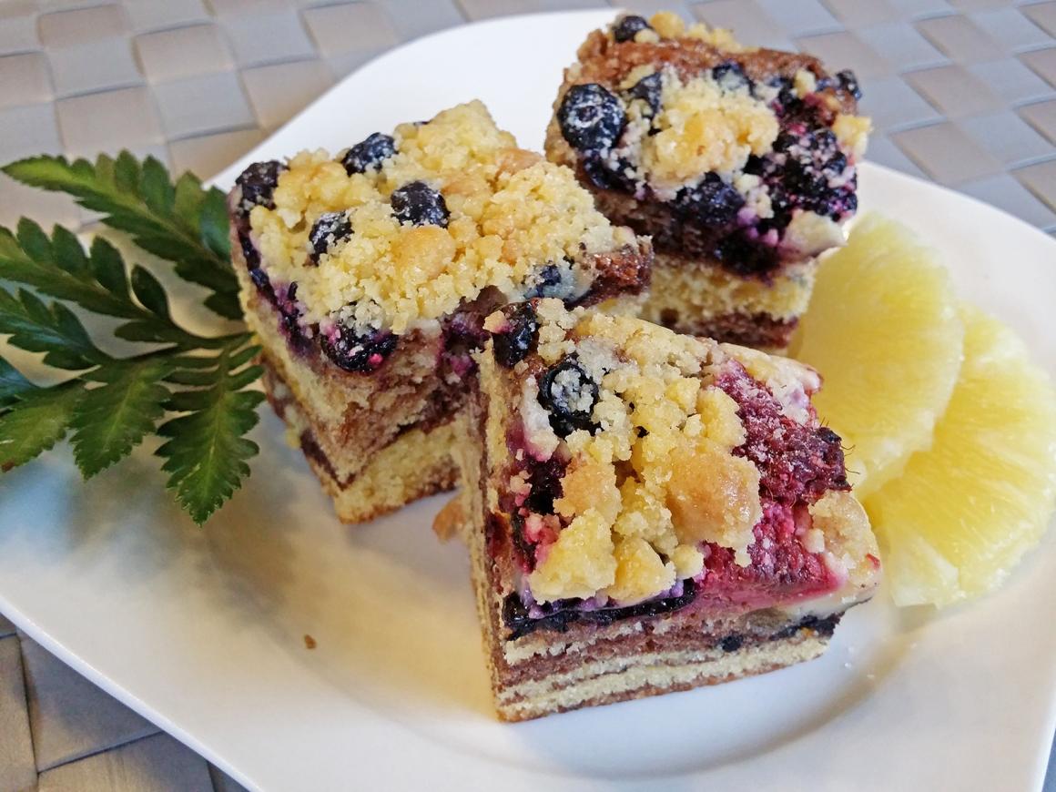 Marmorkuchen mit Blaubeer-Streuseln