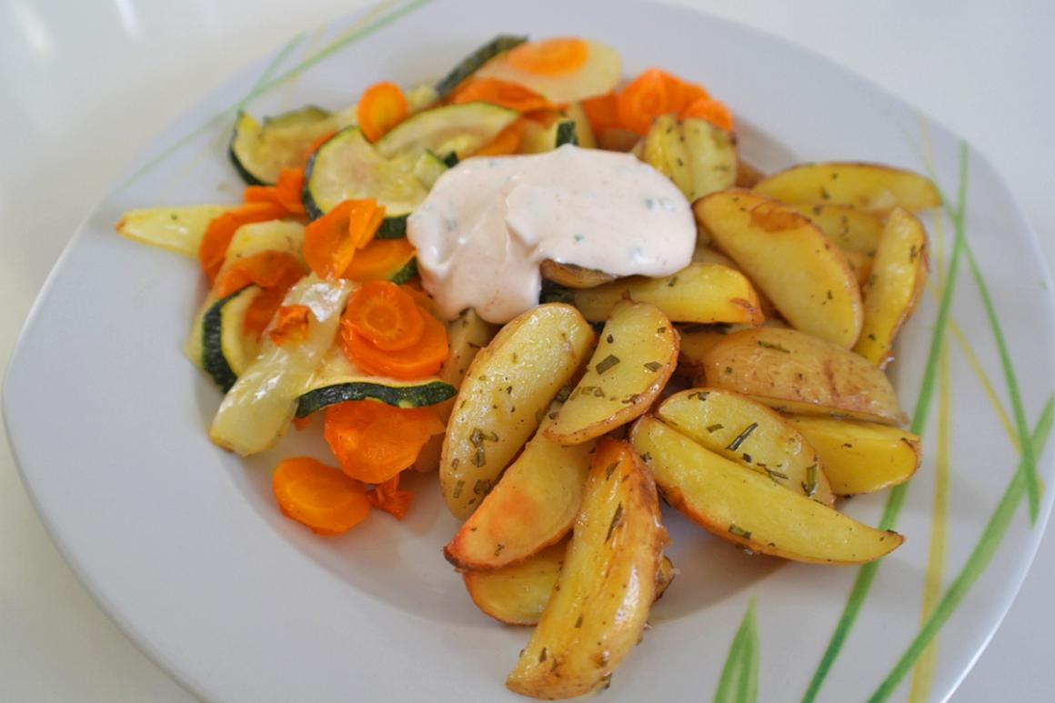 Ofengemüse mit Schnittlauchdip