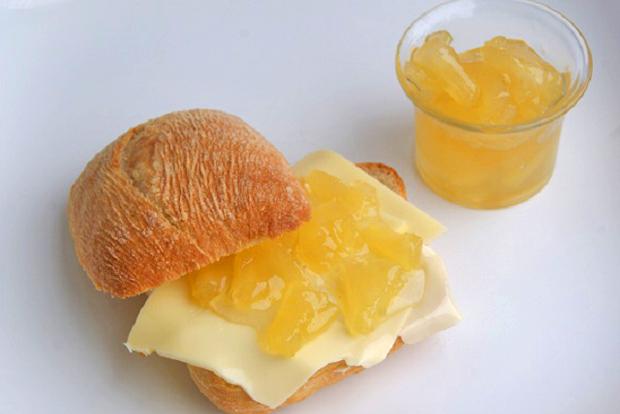 Ananaskonfitüre mit Kirschwasser