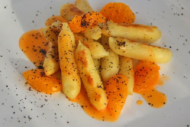 Schupfnudeln mit Mohn und Orangensauce