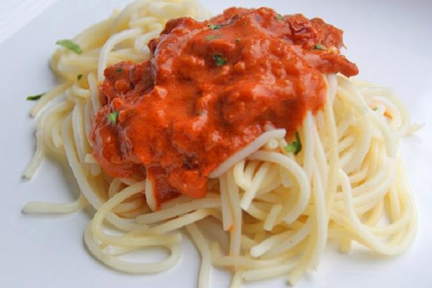 Spaghetti mit Tomatensauce
