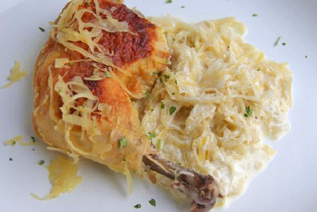 Hähnchenschenkel mit Sauerkraut