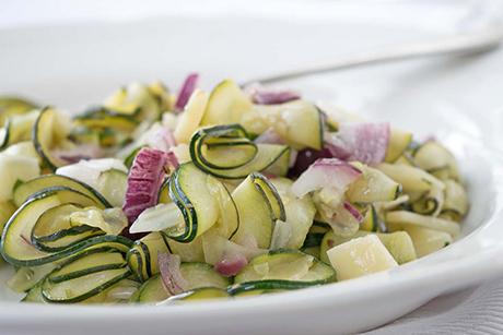 Zucchetti-Käse Salat