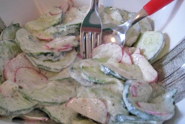 Radieschen-Gurkensalat