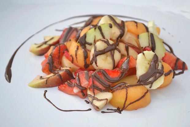 Obstsalat mit Schokolade