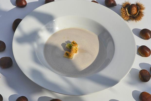 Maronicremesuppe mit Kräutercroutons