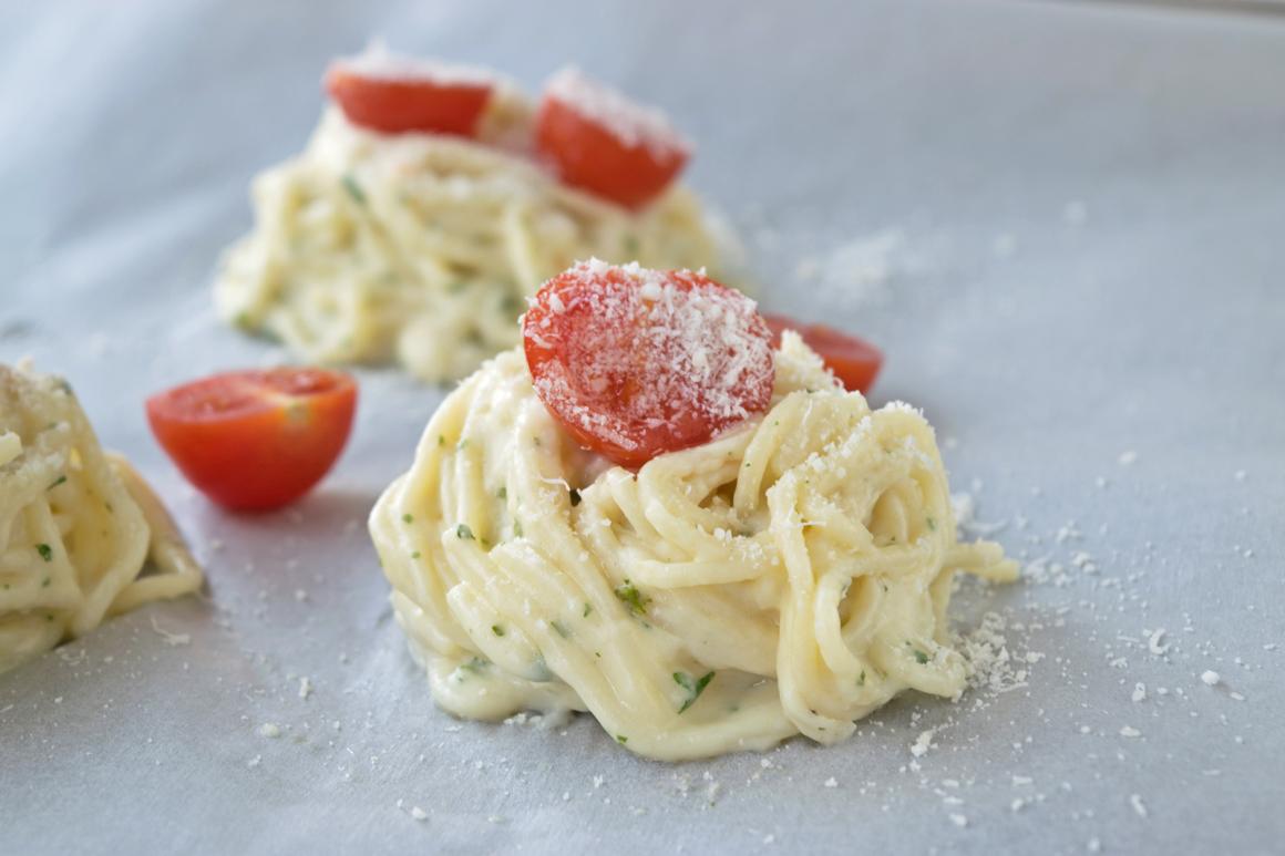 Nudelnestli mit Tomaten