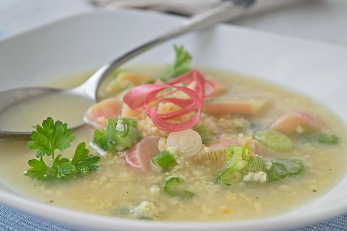 Bouillon mit Bulgur und Rhabarber