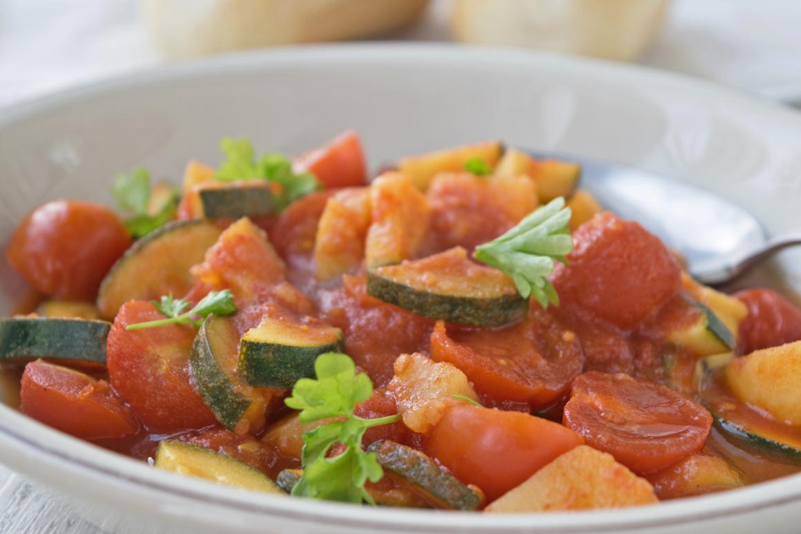 Feines Curry mit Kartoffeln und Zucchetti