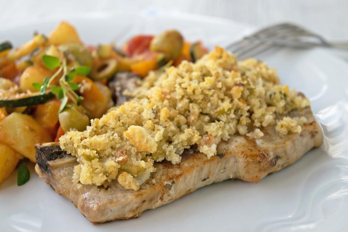 Koteletts mit Ratatouille und Zitronenkruste
