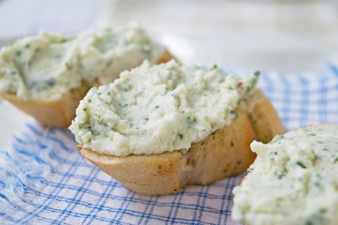 Brennnessel-Frischkäse mit Kräutern