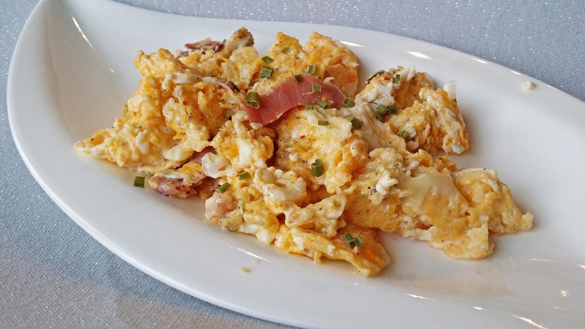 Rührei mit Käse