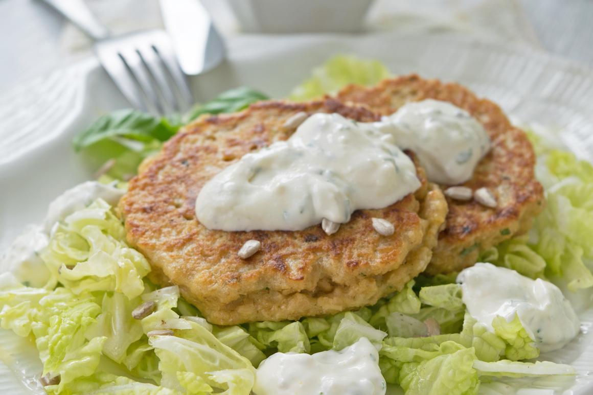 Teigtaler mit Chinakohl und Quarkrahmsauce