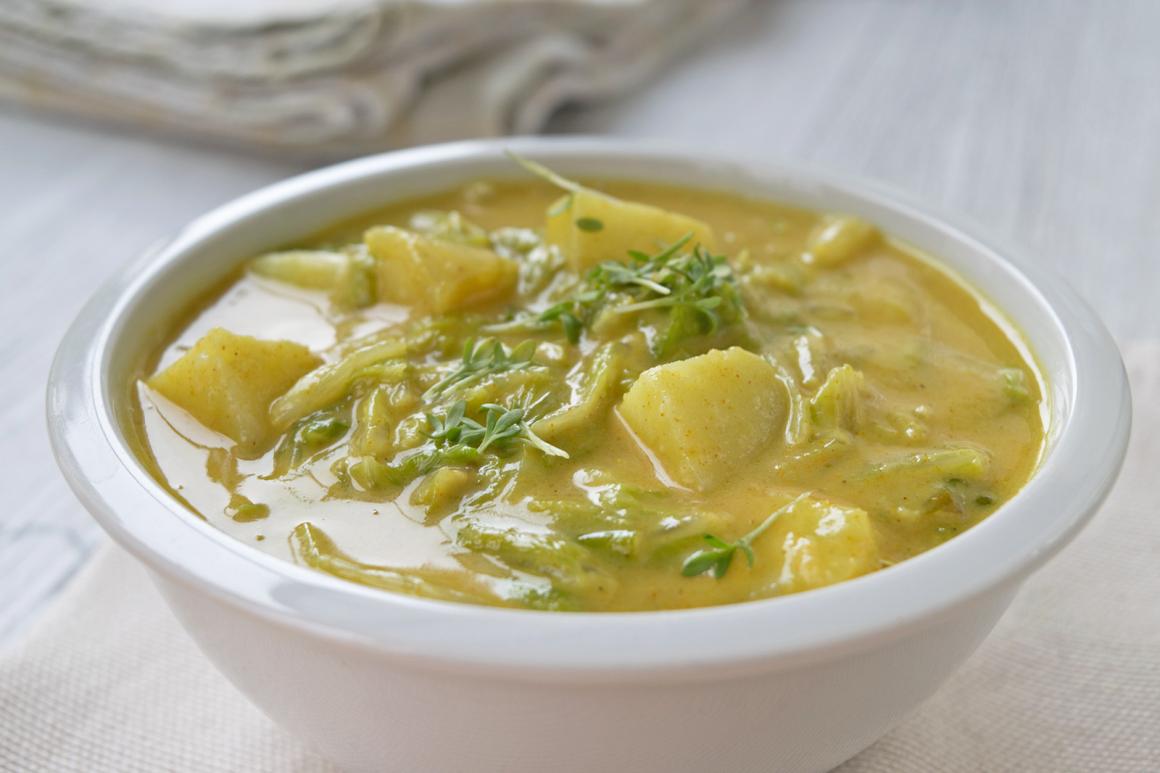 Gemüsecurry mit Weisskohl und Kartoffeln