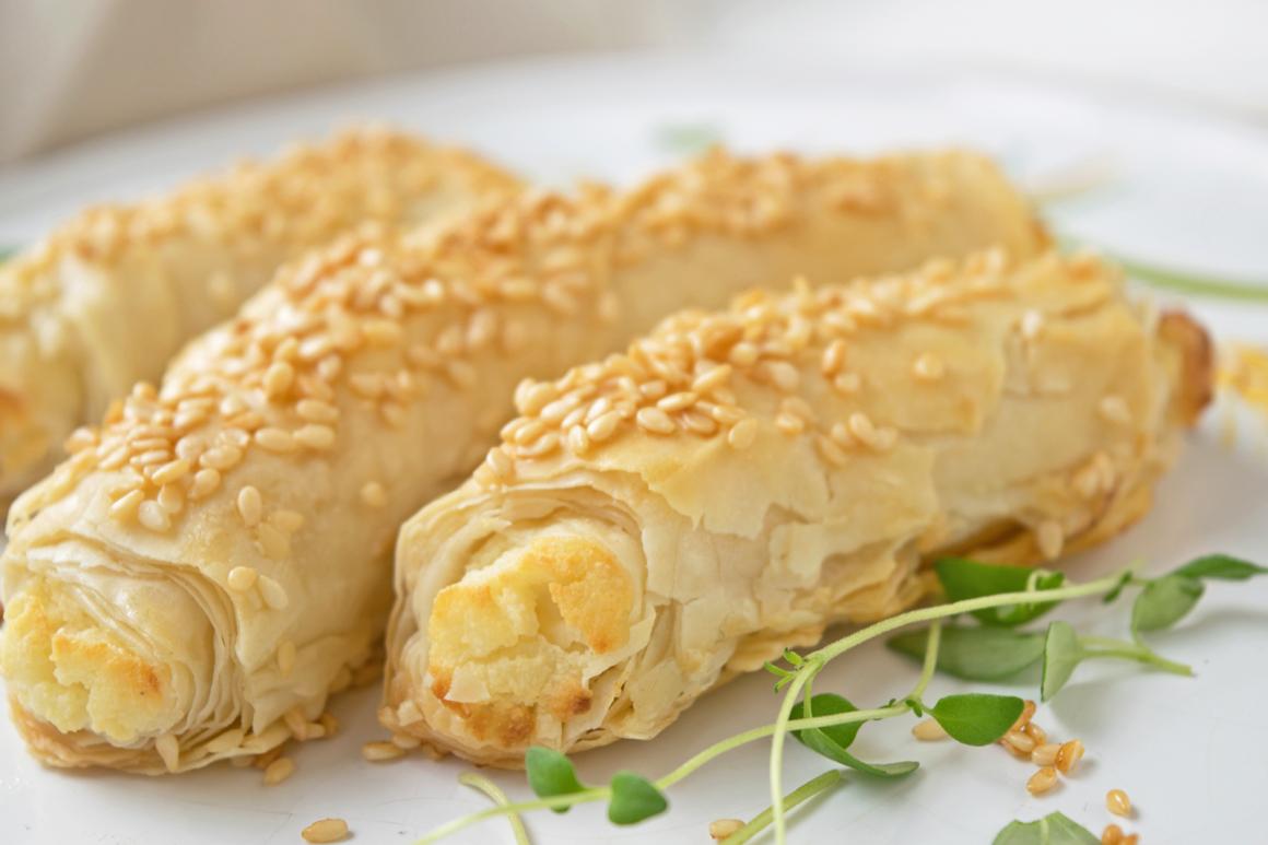 Frischkäse-Sesam-Röllchen