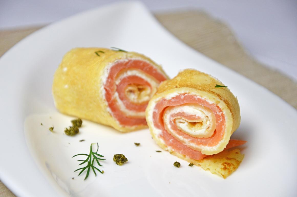 Pfannkuchen mit Frischkäse und Lachs