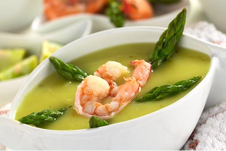 Spargelsuppe mit Bärlauch und Shrimps