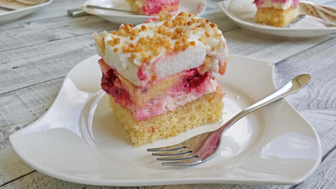 Himbeerschnittchen mit Schneedecke