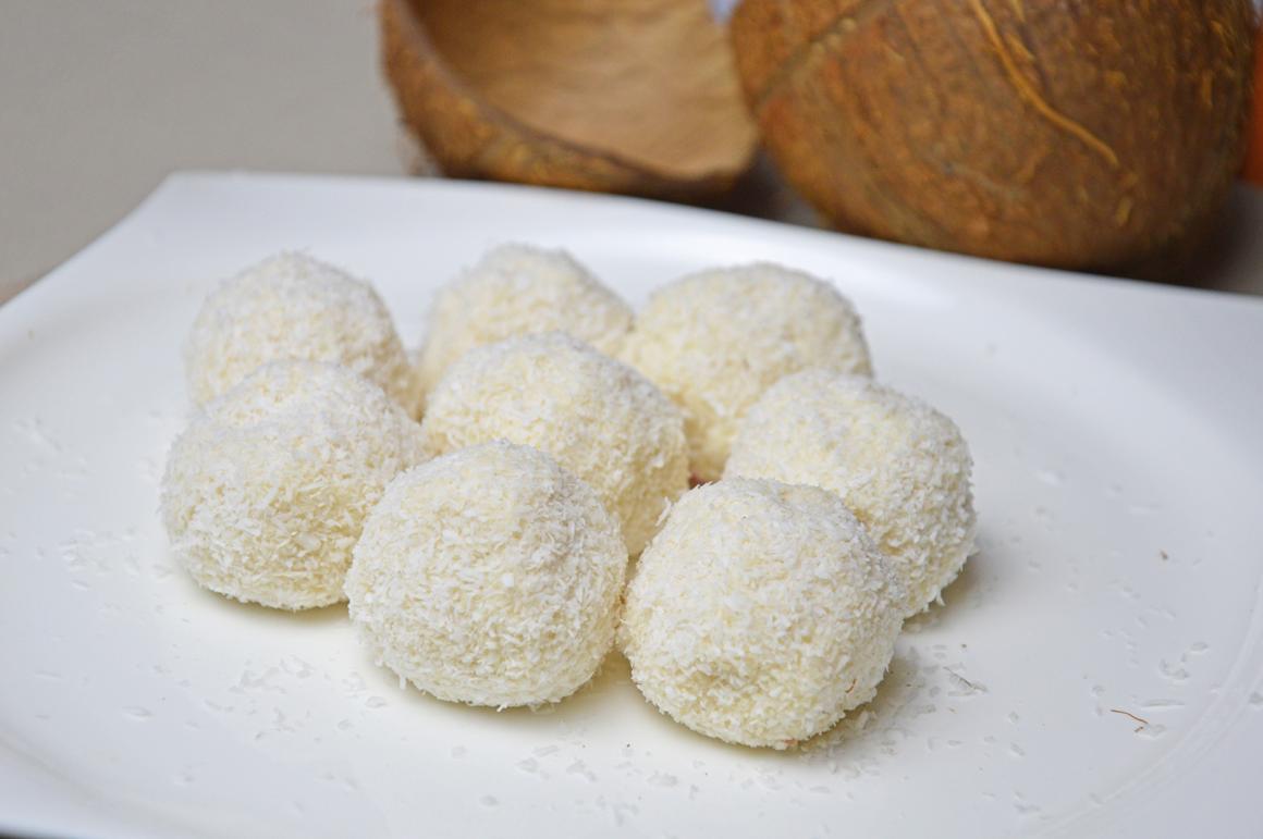 Low Carb Kokos-Kugeln