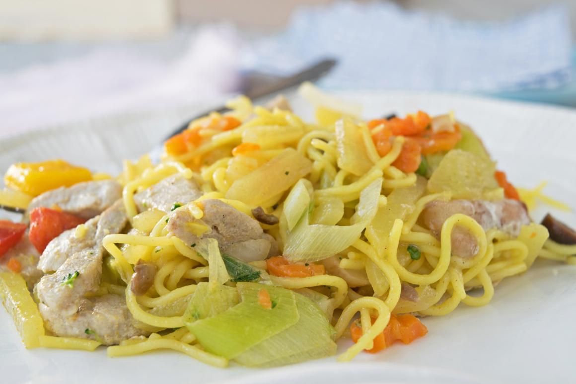 Bami Goreng mit Schweinefleisch
