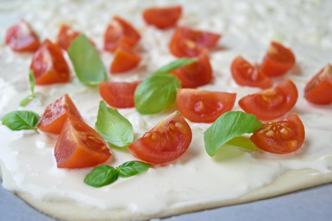 Flammkuchen mit Tomätli
