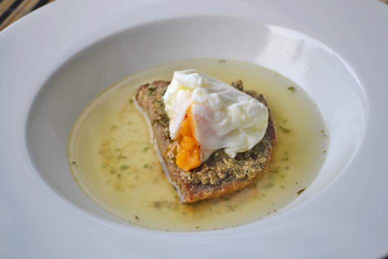 Knoblauchsuppe mit pochiertem Ei