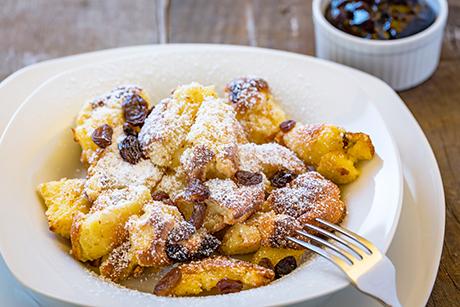 Einfacher Kaiserschmarrn mit Rosinen