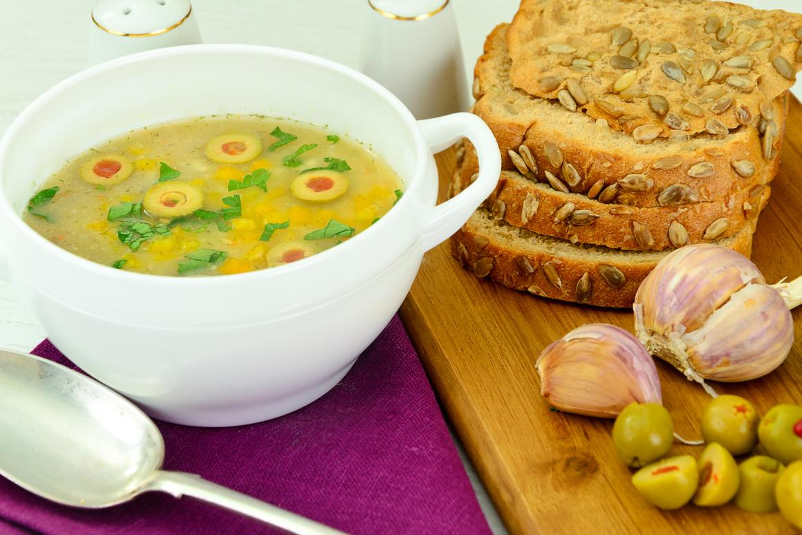 Mandelsuppe mit Oliven