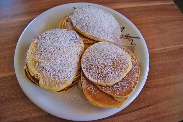 Vanille-Pancakes mit Mangocreme