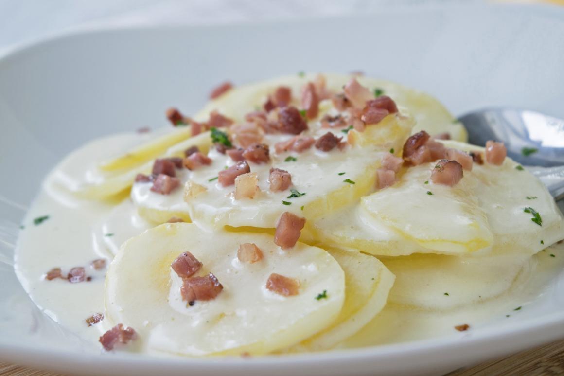 Kartoffelscheiben an Schinkensauce
