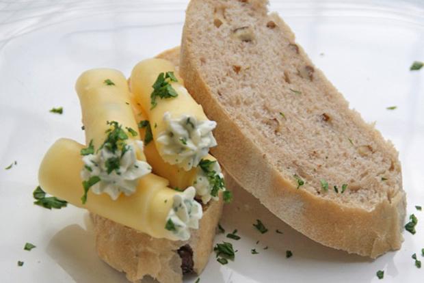 Gefüllte Käseröllchen