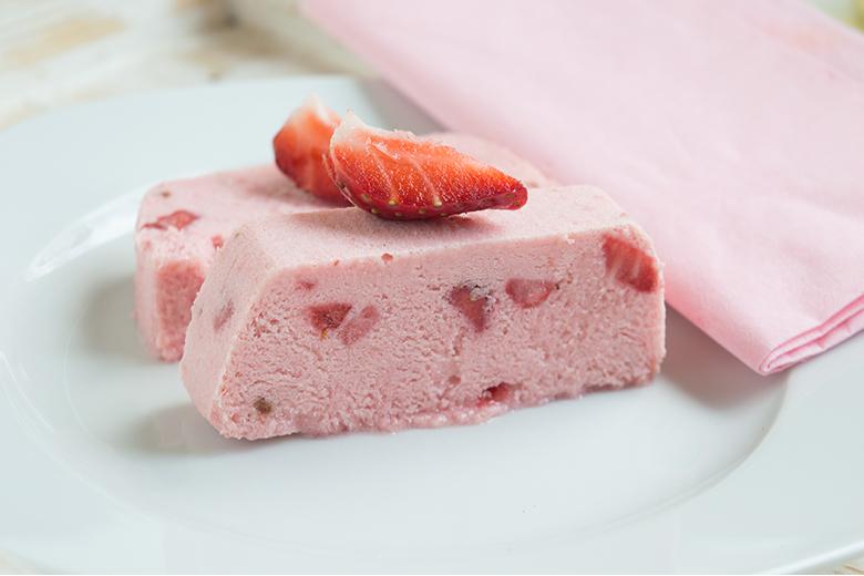 Fruchtiges Erdbeerparfait