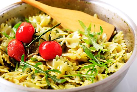 Farfalle-Salat mit Rucola