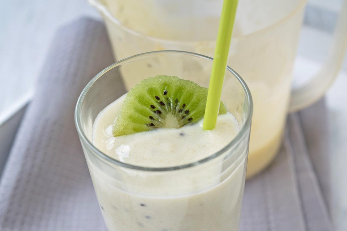 Eiskalter Kiwi-Bananen-Smoothie