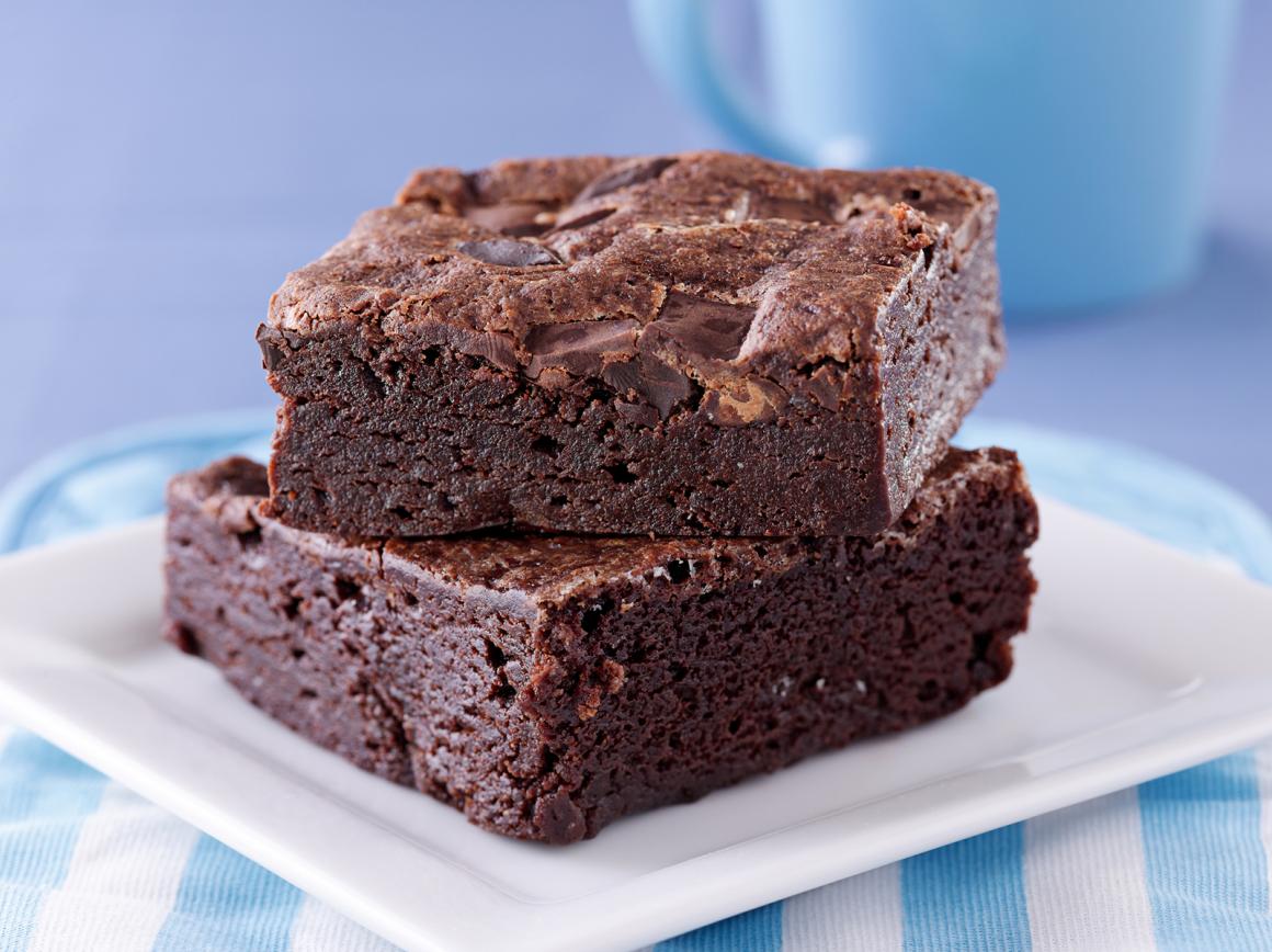 Schokoladen-Brownies mit Macadamia-Nüssen