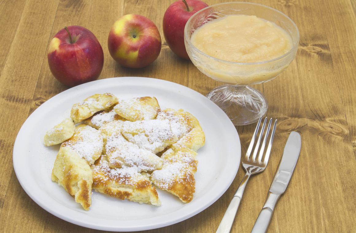 Kaiserschmarrn mit Mineralwasser