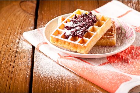 Waffeln mit Zwetschgenkompott